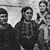 Αναμνηστική φωτογραφία μιας οικογένειας από το Κόνσκο Γευγελής, στις αρχές του 20ου αιώνα.